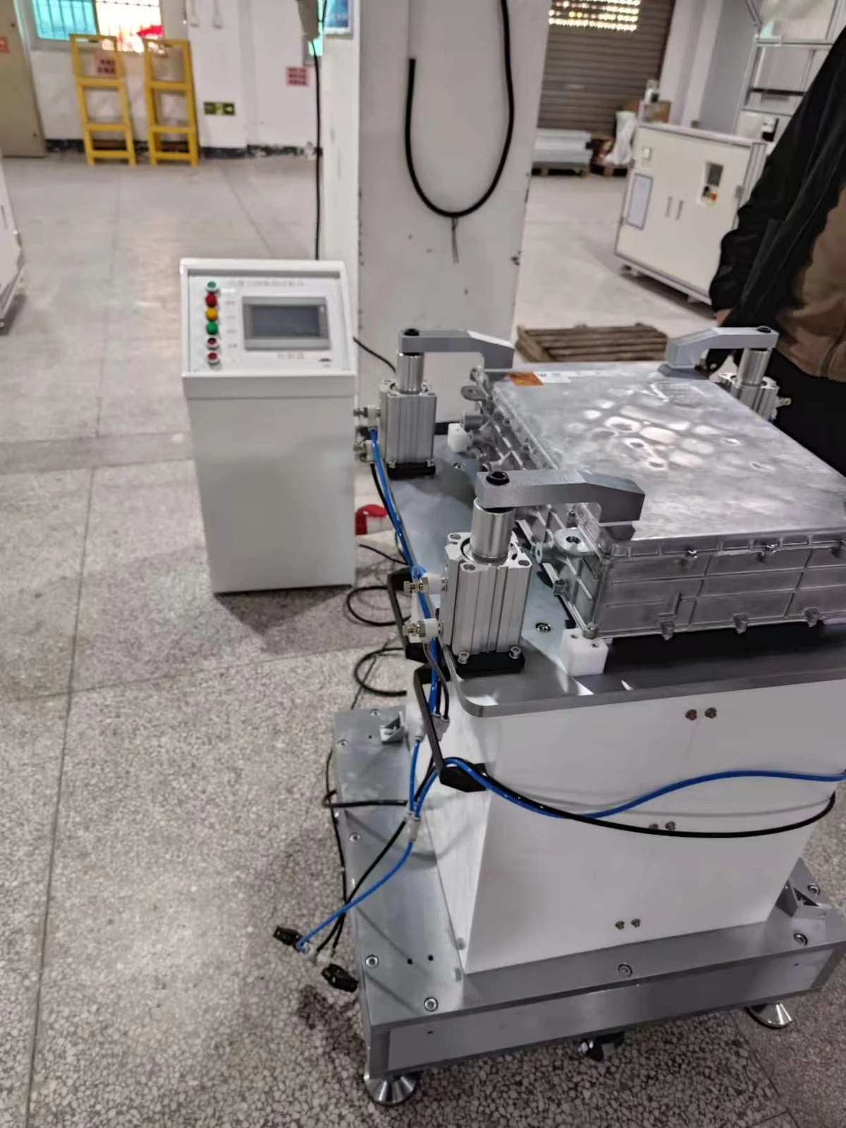 带工装及操作终端的异物检测工位